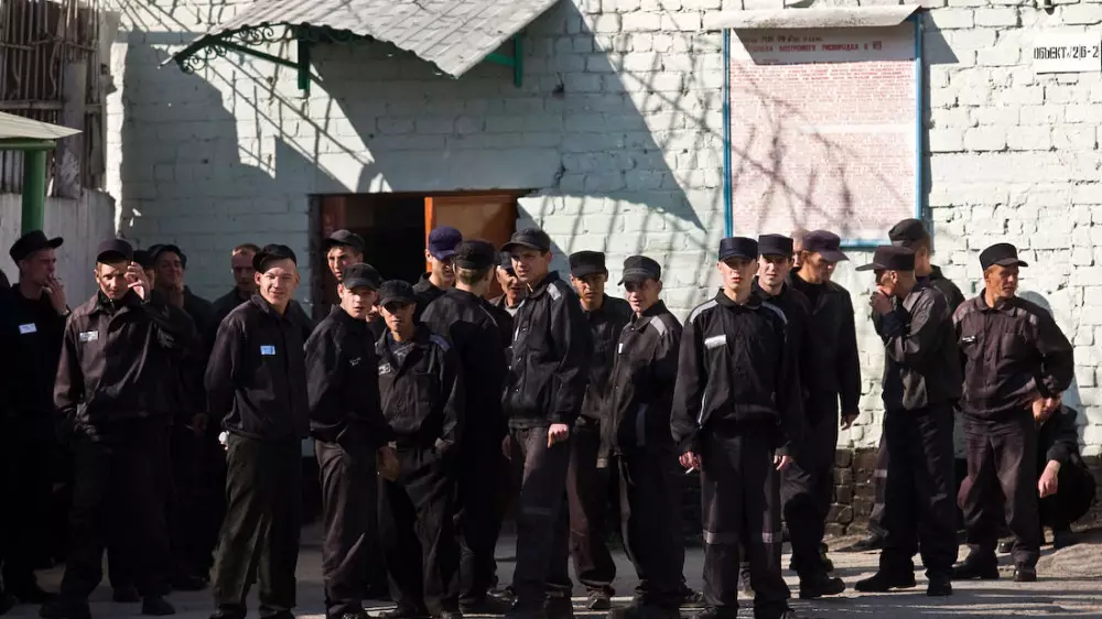 Больше 100 заключенных эвакуировали из Уральска в Актобе из-за паводков