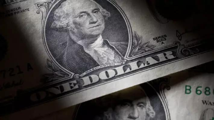 Bloomberg: команда Трампа обсуждает санкции за отказ от использования доллара