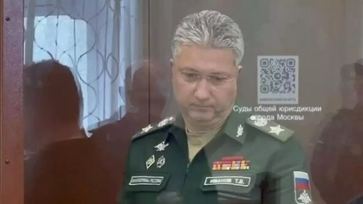 А как же «честь мундира»: замминистра обороны РФ предстал в суде в военной форме