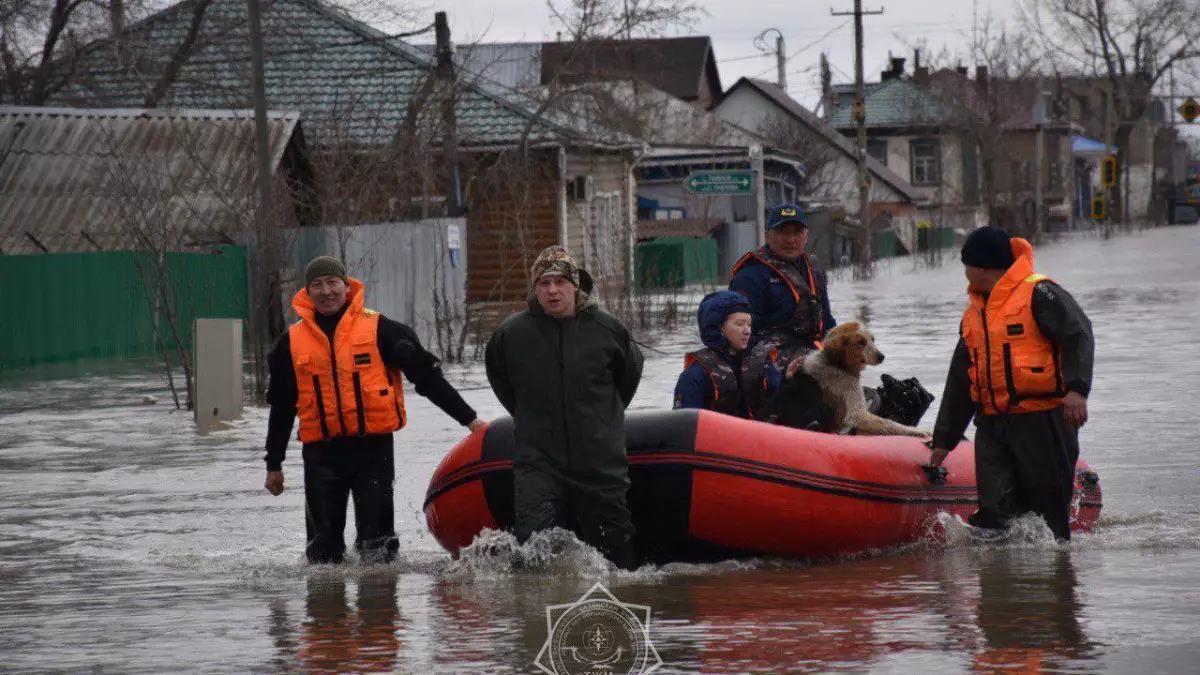 Паводки в Казахстане: свыше 35 тысяч человек вернулись в свои дома