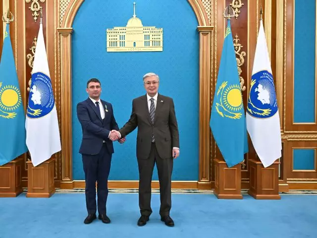 Президент наградил металлурга Казцинка за развитие госязыка