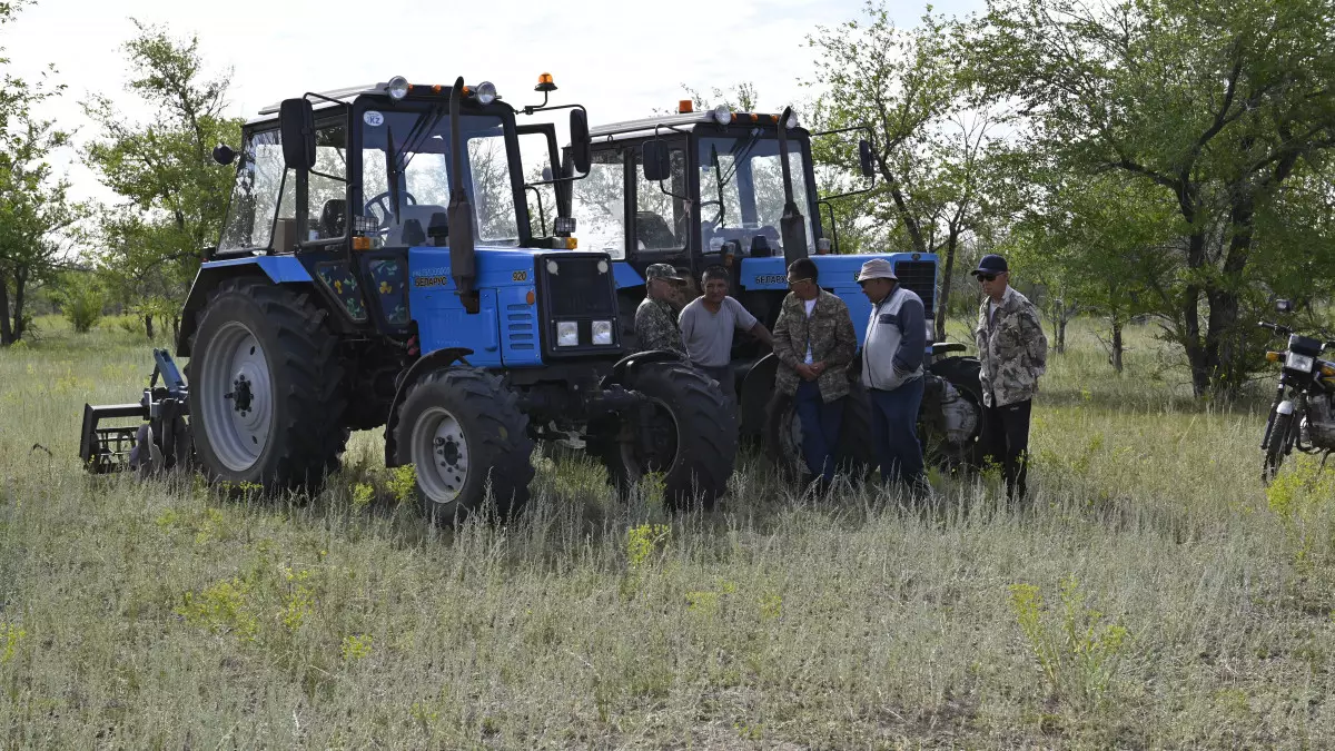 Ақтөбе орман шаруашылығының тракторшылары аз жалақы алып жүр