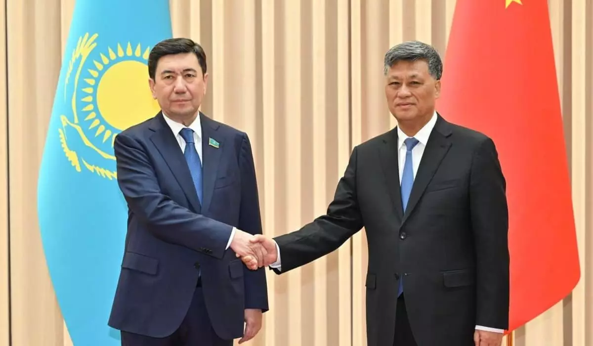 Парламентарии Казахстана прибыли в Урумчи