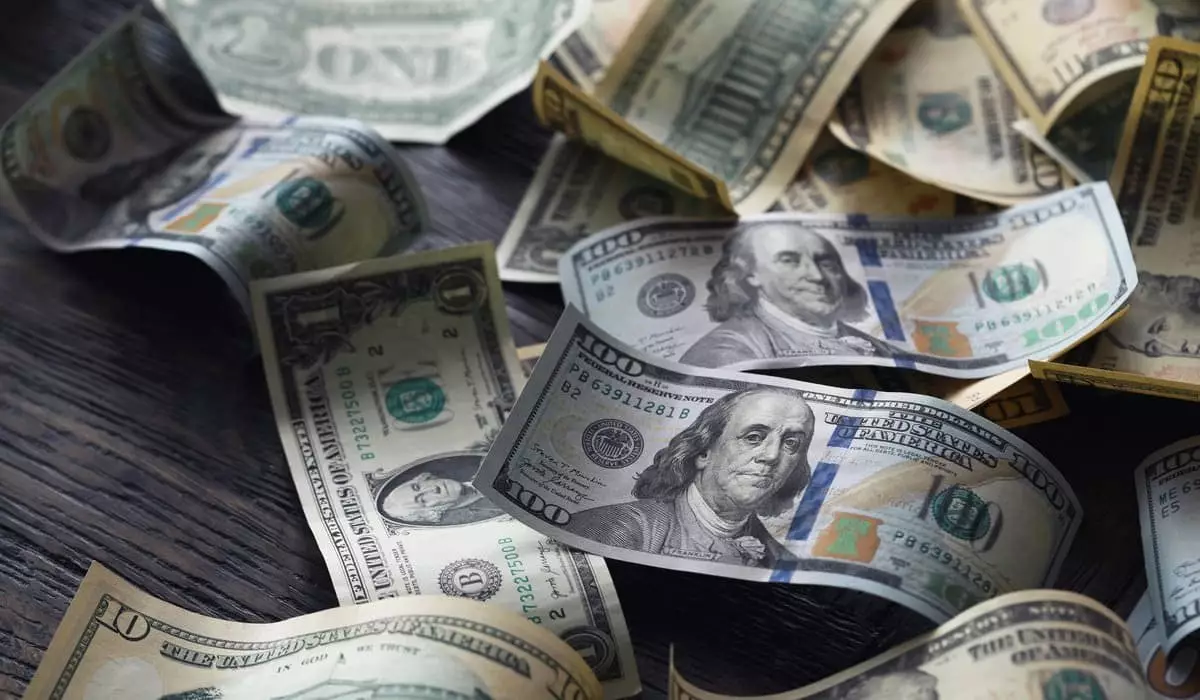Доллар снова подешевел на биржевых торгах в Казахстане