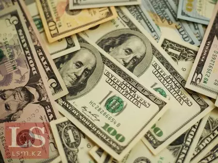 Спрос на доллары снова вырос в Казахстане