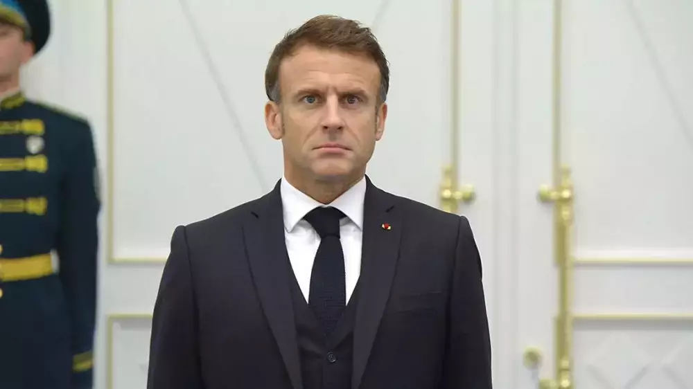 Президент Франции ударил соперника во время матча: видео