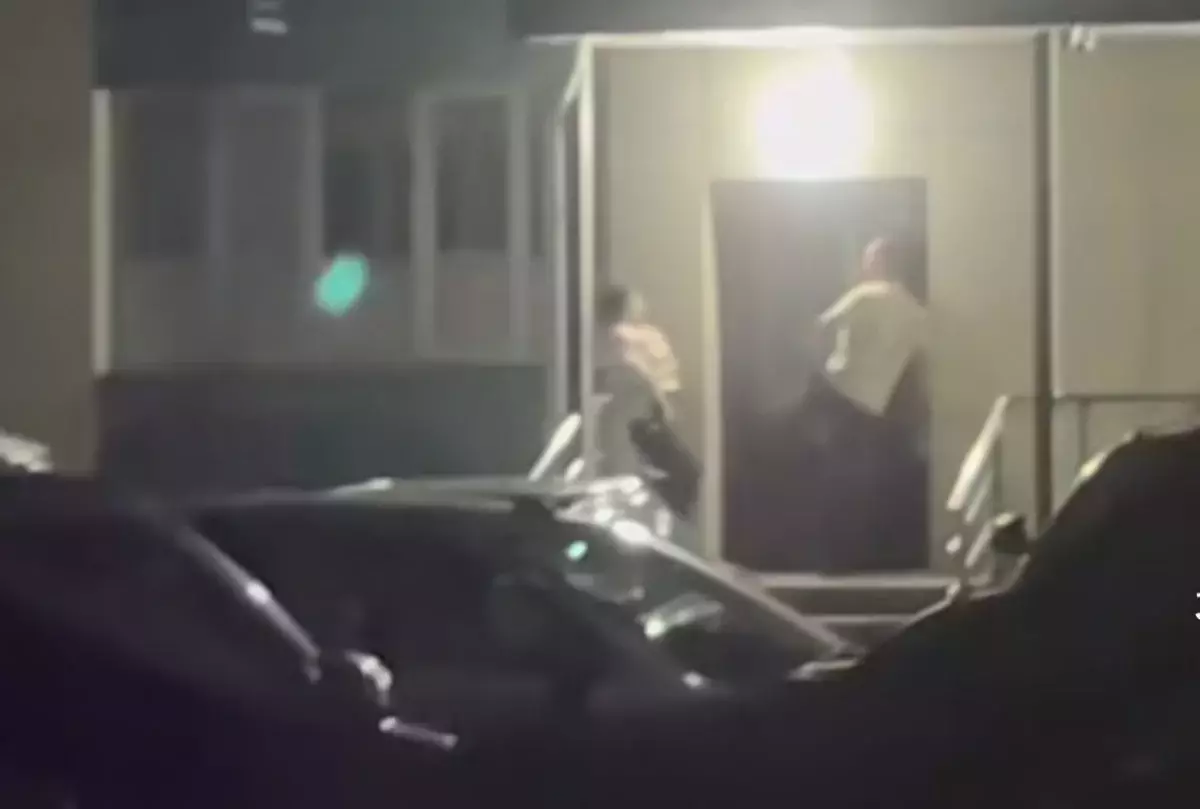 Очередное избиение женщины на улице в Казахстане попало на видео