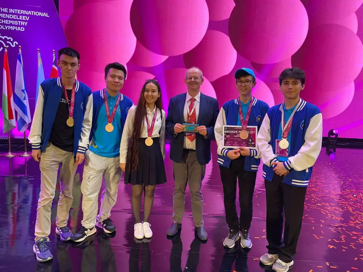 9 медалей выиграли казахстанские школьники на олимпиаде по химии в Китае