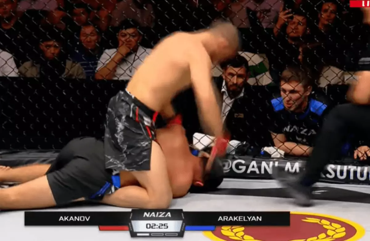 Казахстанский боец нокаутировал россиянина в первом раунде (видео)