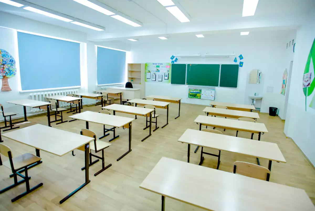 Школы Атырау возвращаются к офлайн-формату обучения