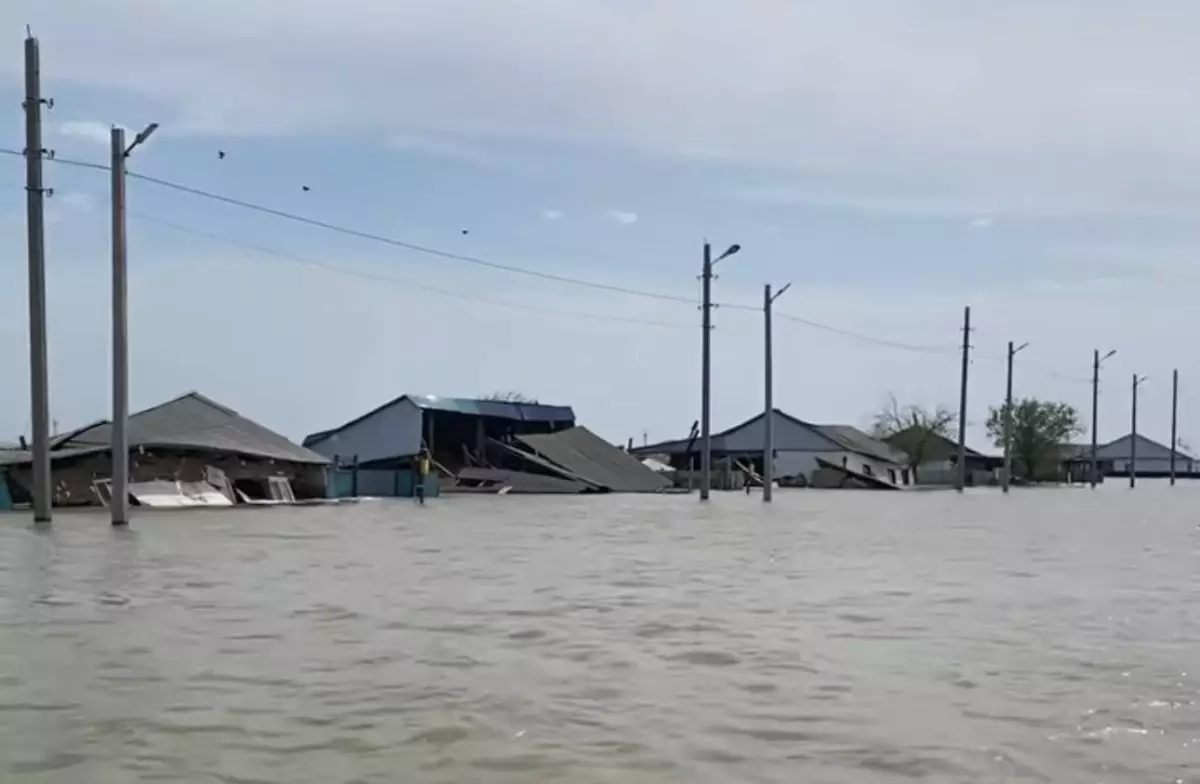 Большая часть домов ушла под воду в селе Актюбинской области (ВИДЕО)