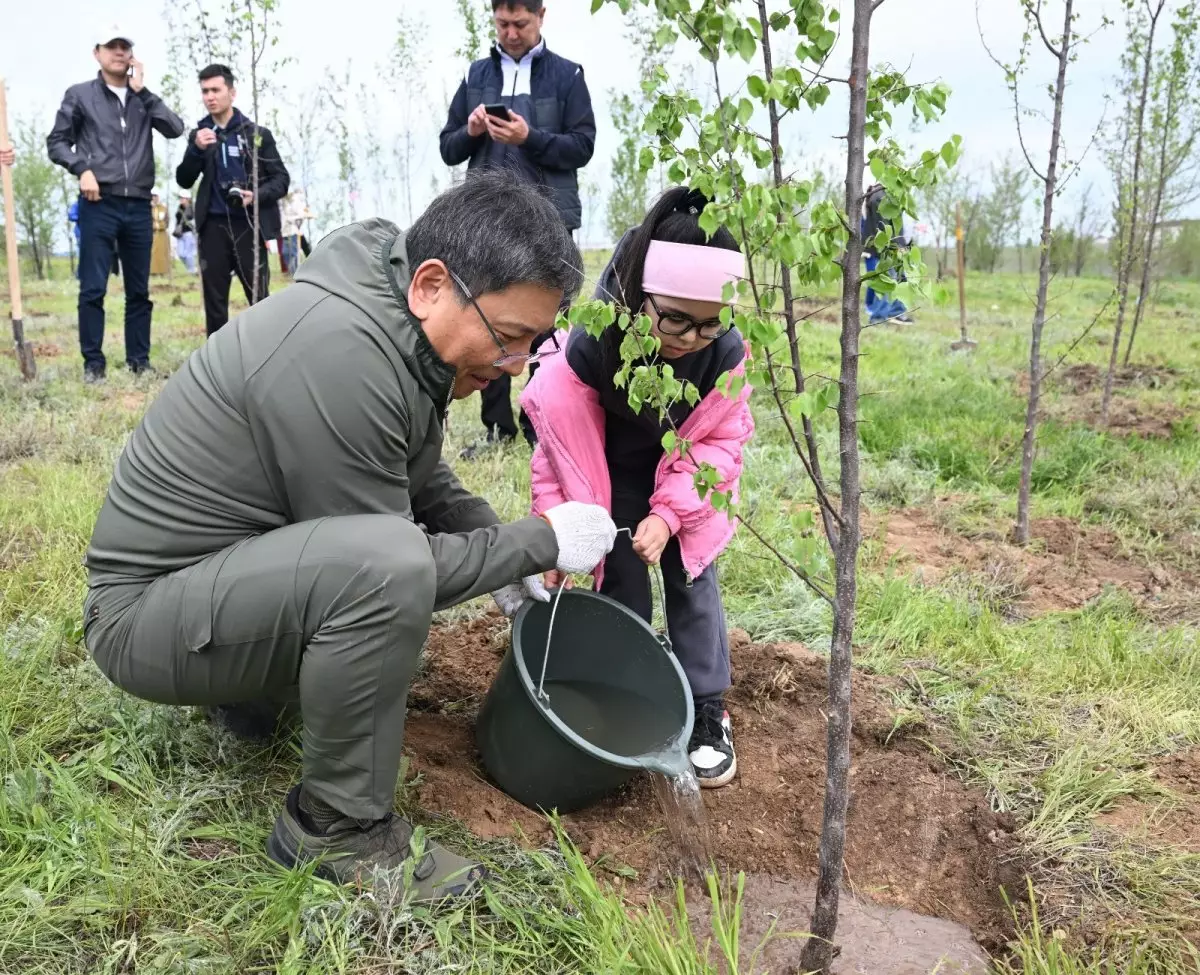 Более 4 тысяч яблонь высадили на общегородской акции «Алматы – город-сад»