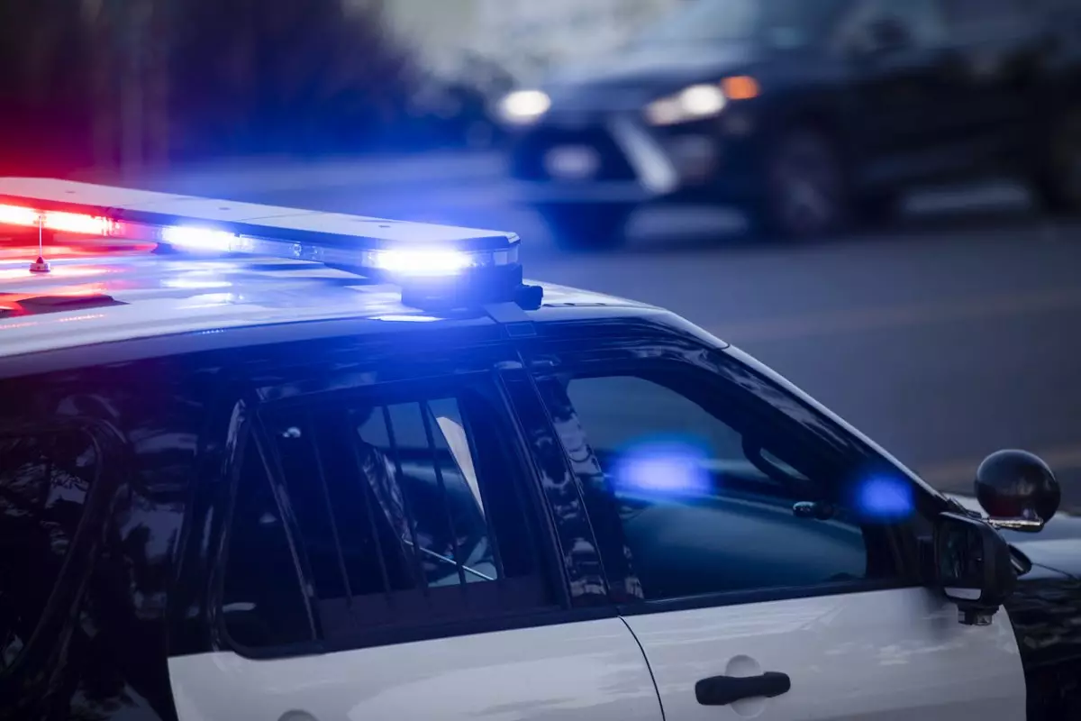 «Любовь на заднем сидении»: полицейского уволили за интим в служебной машине в СКО (ВИДЕО)
