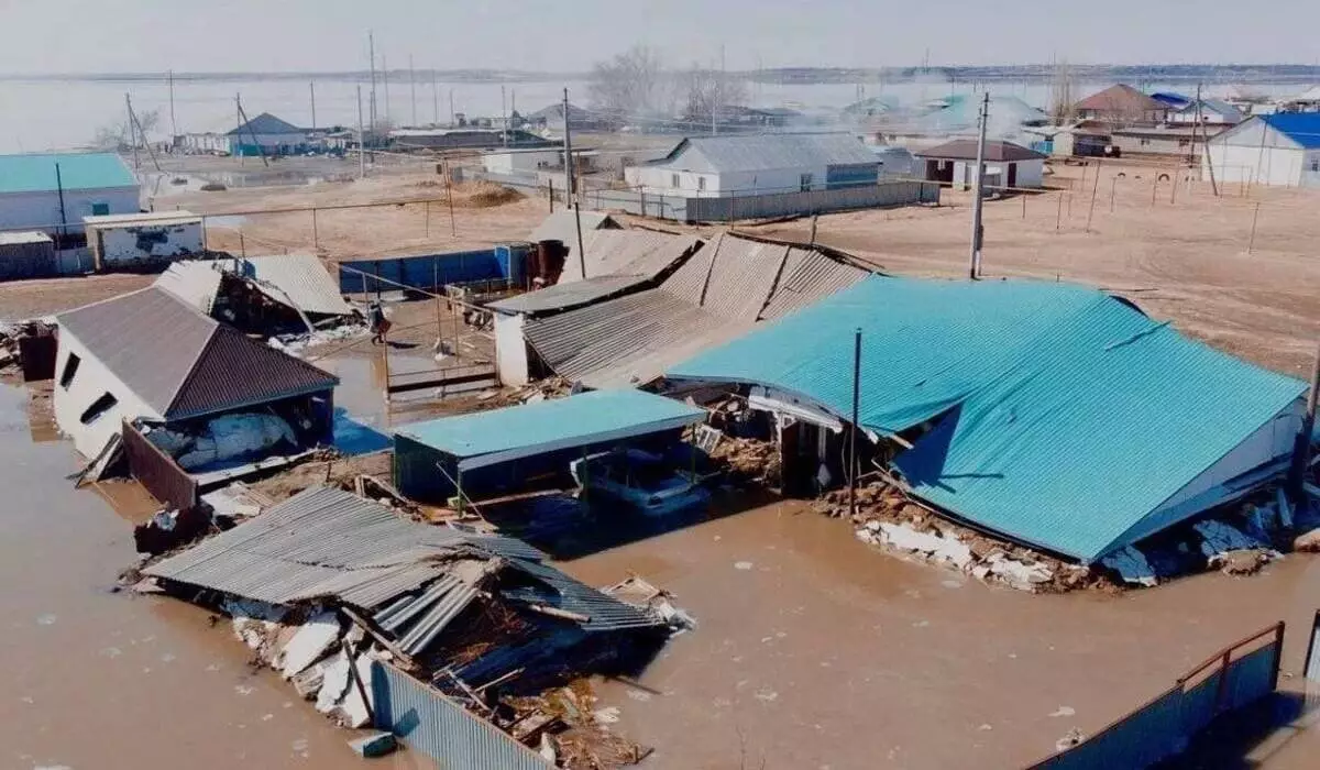 Наводнения обнажили проблему качественного строительства и аварийности зданий в Казахстане