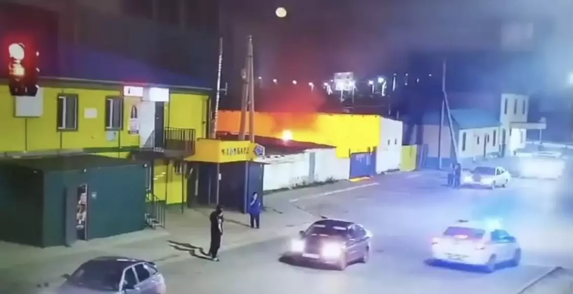 Полицейские ликвидировали пожар на рынке в Атырауской области