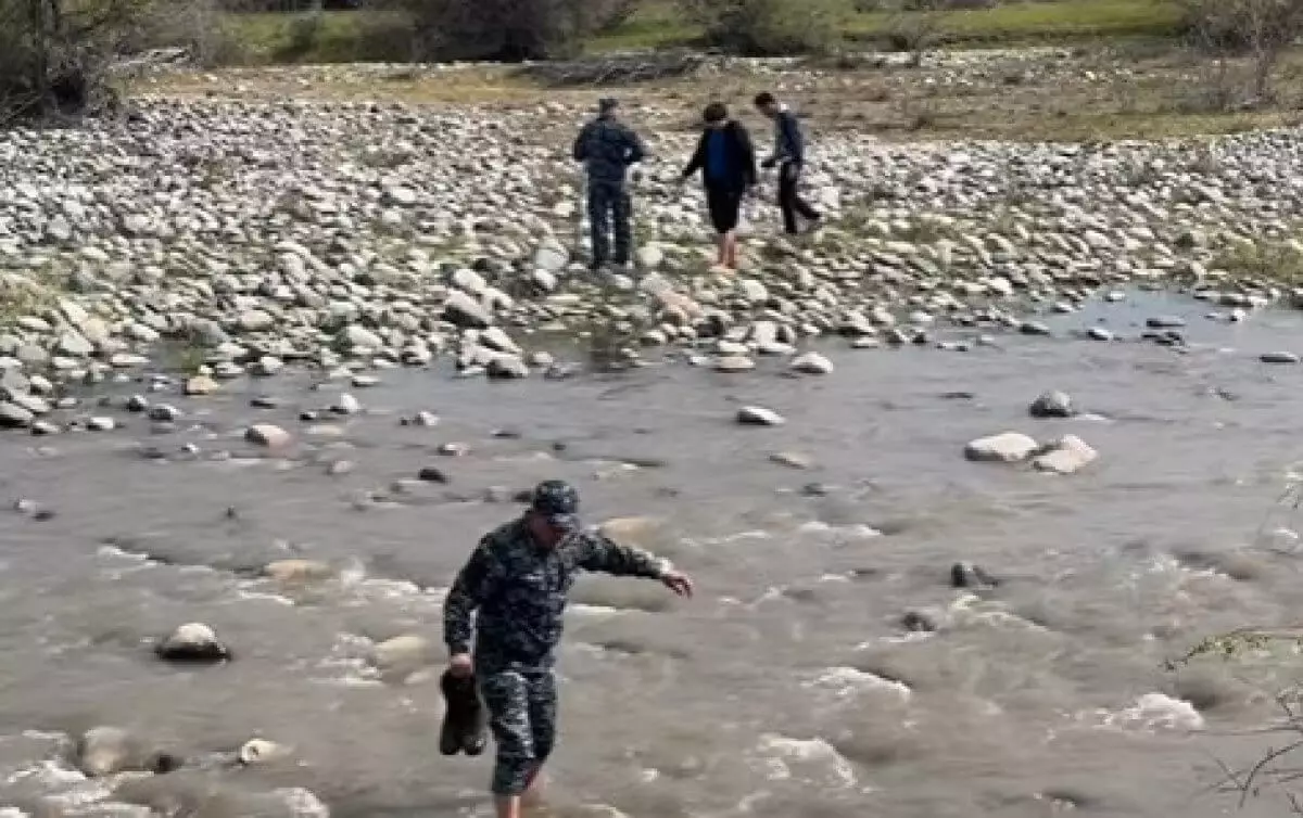 Тело потерявшегося парня нашли на дне реки в области Жетысу (ВИДЕО)
