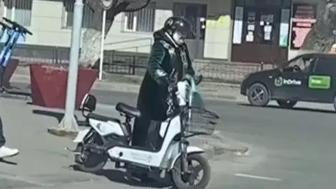 Бабушку на мопеде заприметили на дорогах Павлодара