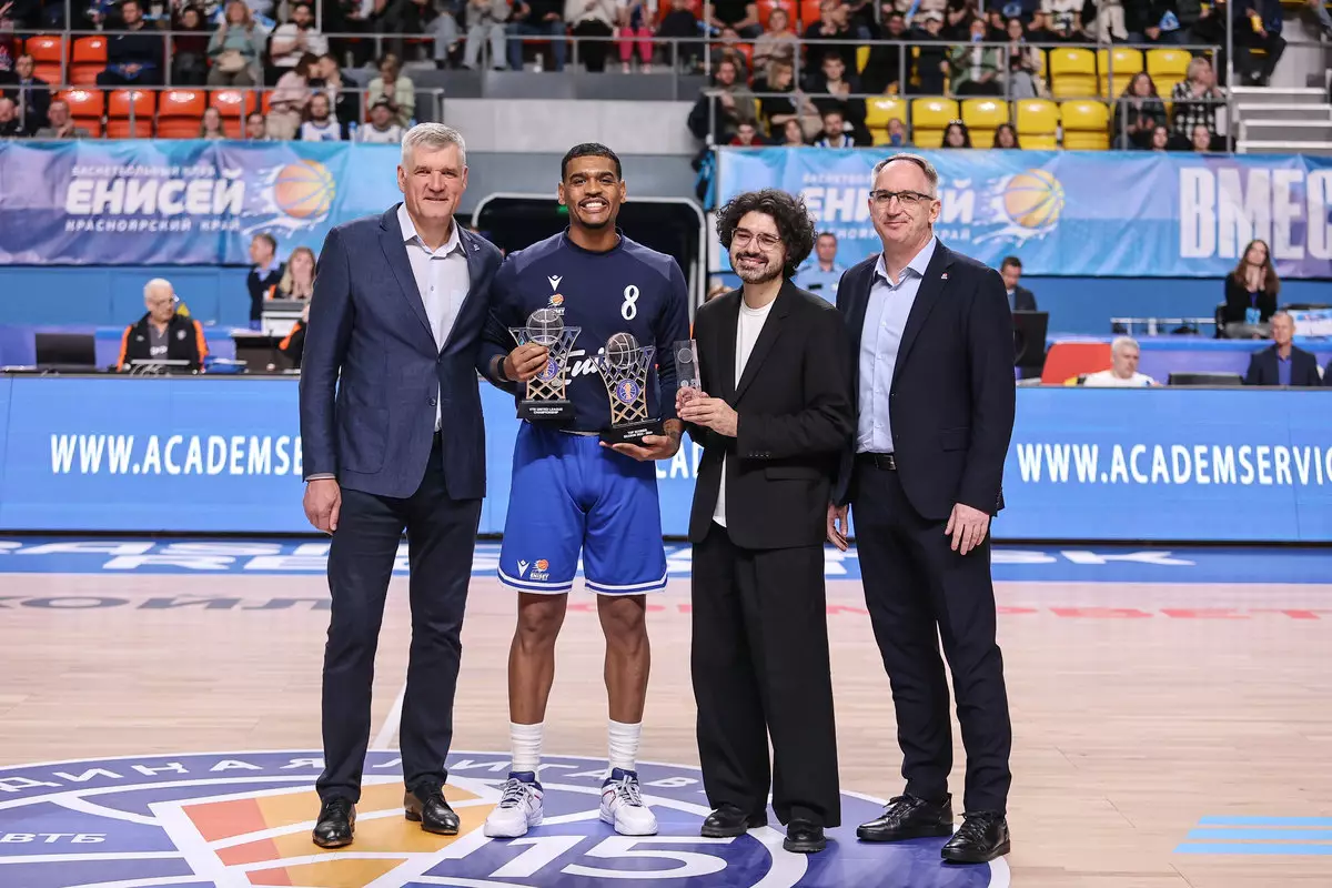 «Спорт-Экспресс» вручил Рэтан-Мэйсу награду лучшего игрока регулярки по опросу баскетболистов