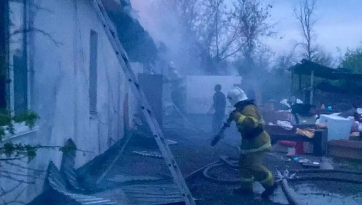 Пожар возник в Алматинской области