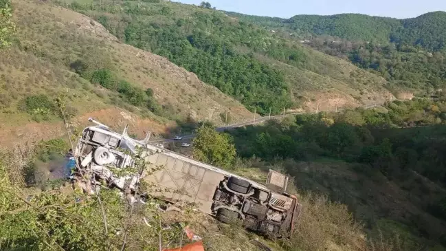 В Армении автобус скатился в пропасть, есть погибшие