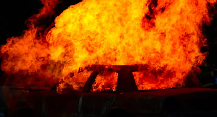 100 машин сгорели в пробке после взрыва бензовоза
