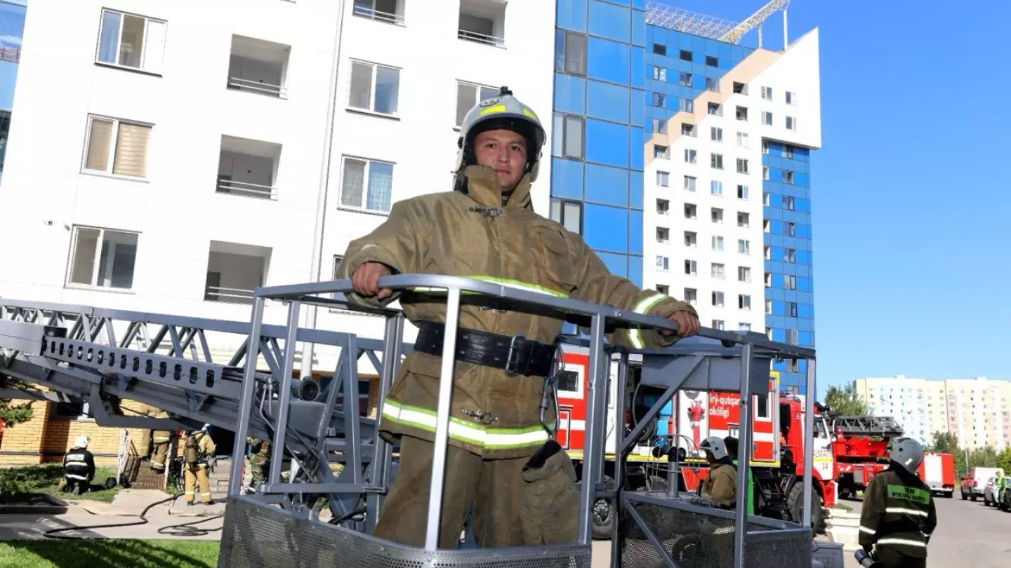 Пожарные Алматы спасли от уничтожения дом пожилой женщины