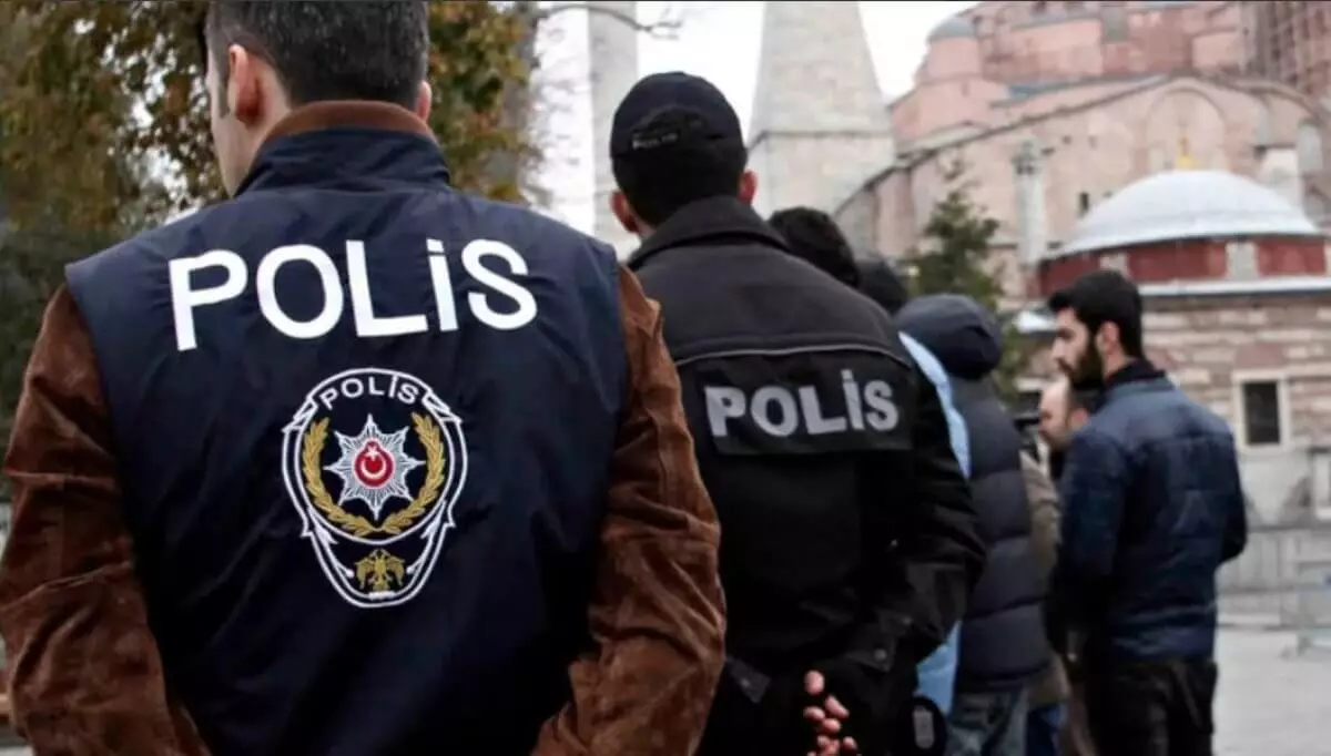 Огонь по свои коллегам открыл полицейский в Турции