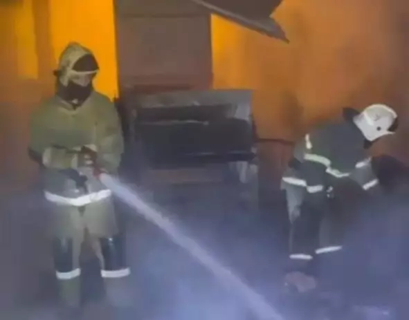 Пожарные ликвидировали пожар на складе в Алматы