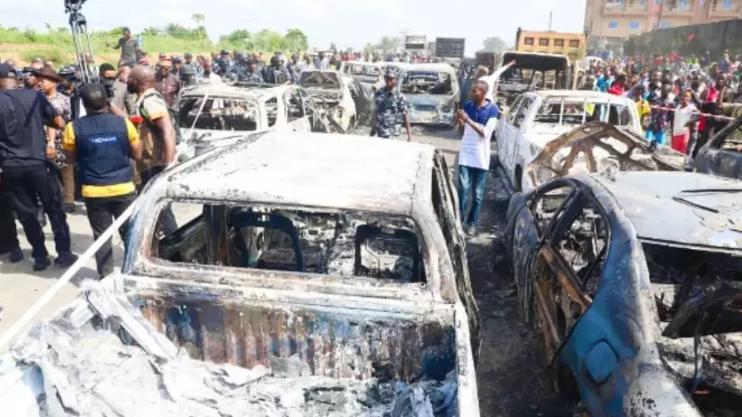 В Нигерии около 300 автомобилей сгорели в пробке