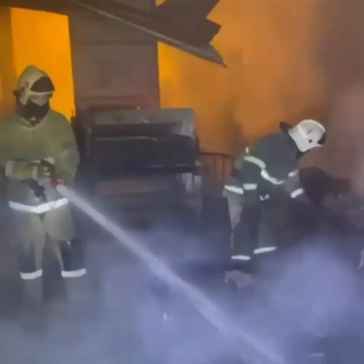 В Алматы на складе произошел крупный пожар