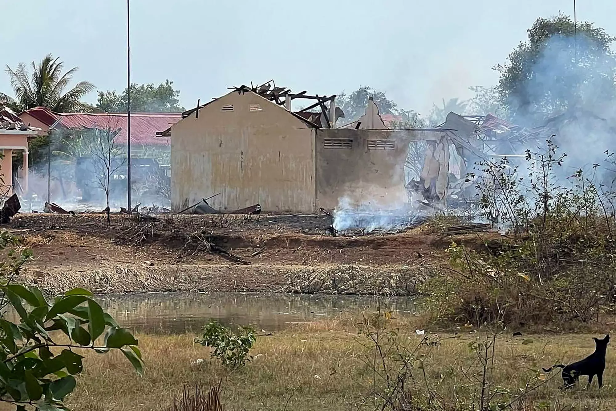 20 военнослужащих погибли при пожаре на складе боеприпасов в Камбодже