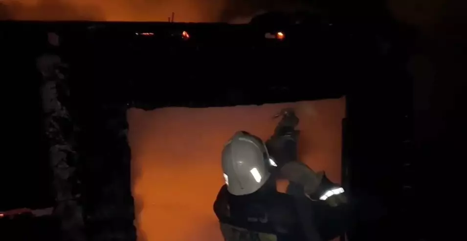 Крупные пожары произошли на алматинском складе и восточноказахстанской базе отдыха