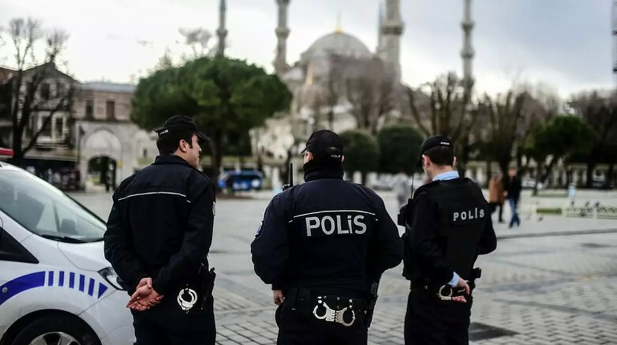 Полицейский напал на своих коллег в Турции