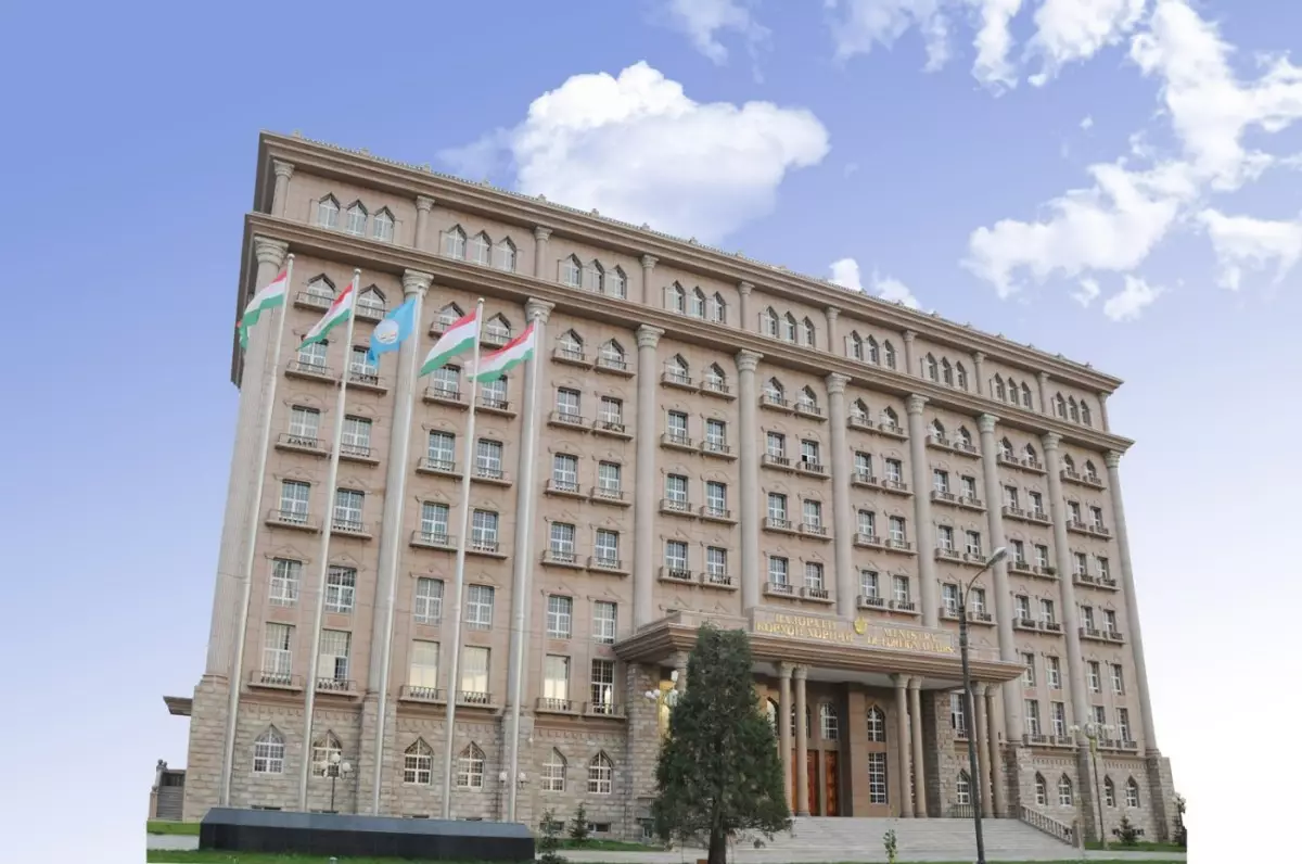 МИД Таджикистана срочно призвало граждан отказаться от поездок в Россию