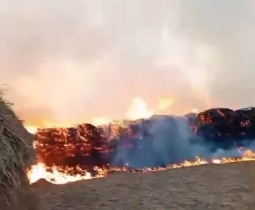 Пожар в сеновале тушат в Атырауской области