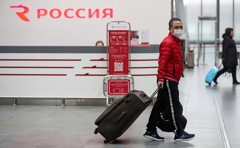 В аэропортах Москвы застряли около тысячи таджикистанцев
