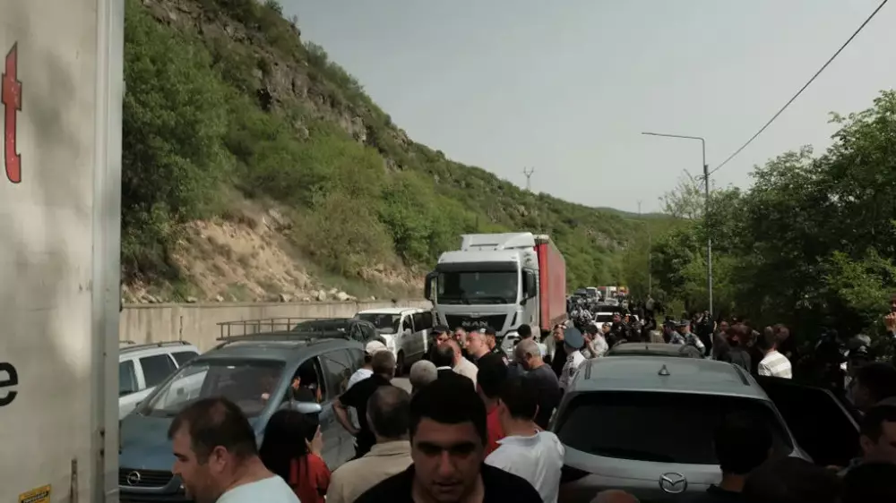 В Армении протестующие перекрыли трассы, ведущие в Иран и Грузию