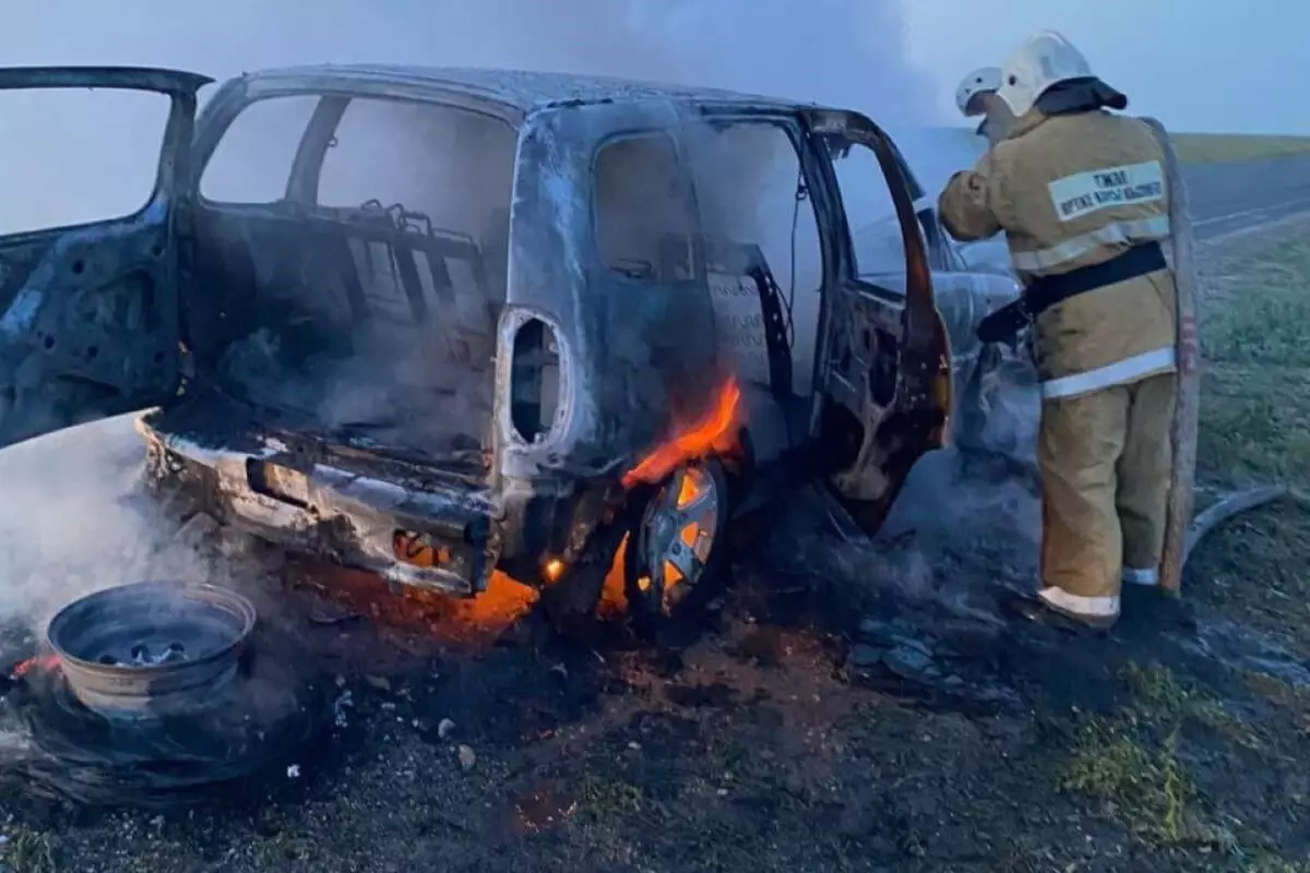 Автомобиль сгорел дотла в Атырауской области