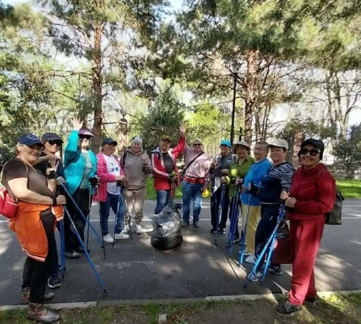Пенсионеры Центров активного долголетия провели плоггинг в трех парках Алматы