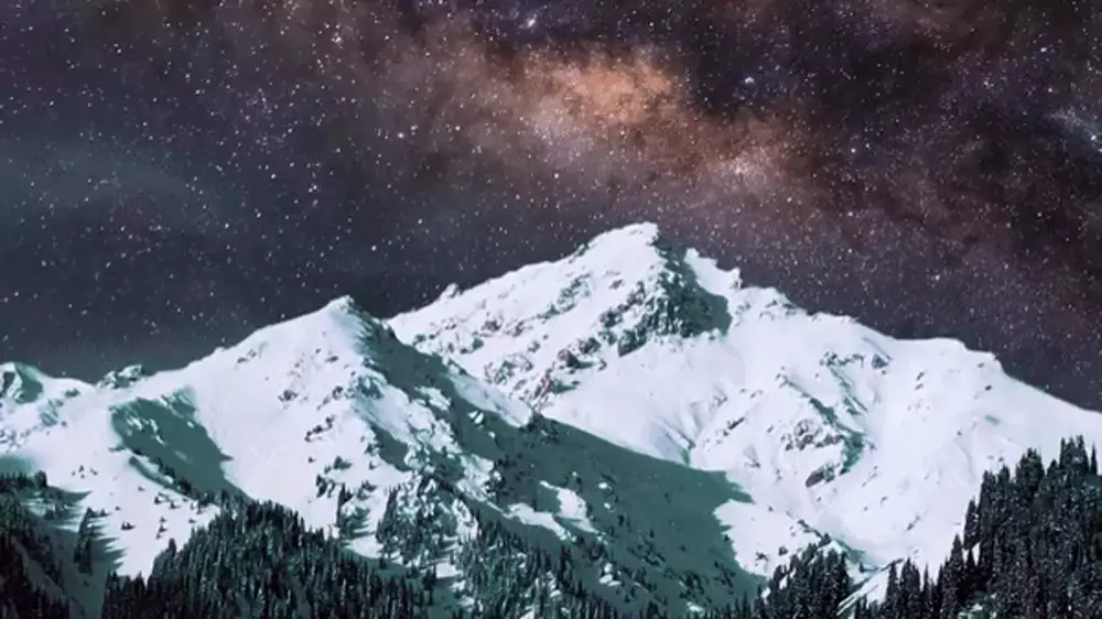 "Тысячезвездный отель": алматинец запечатлел магию гор