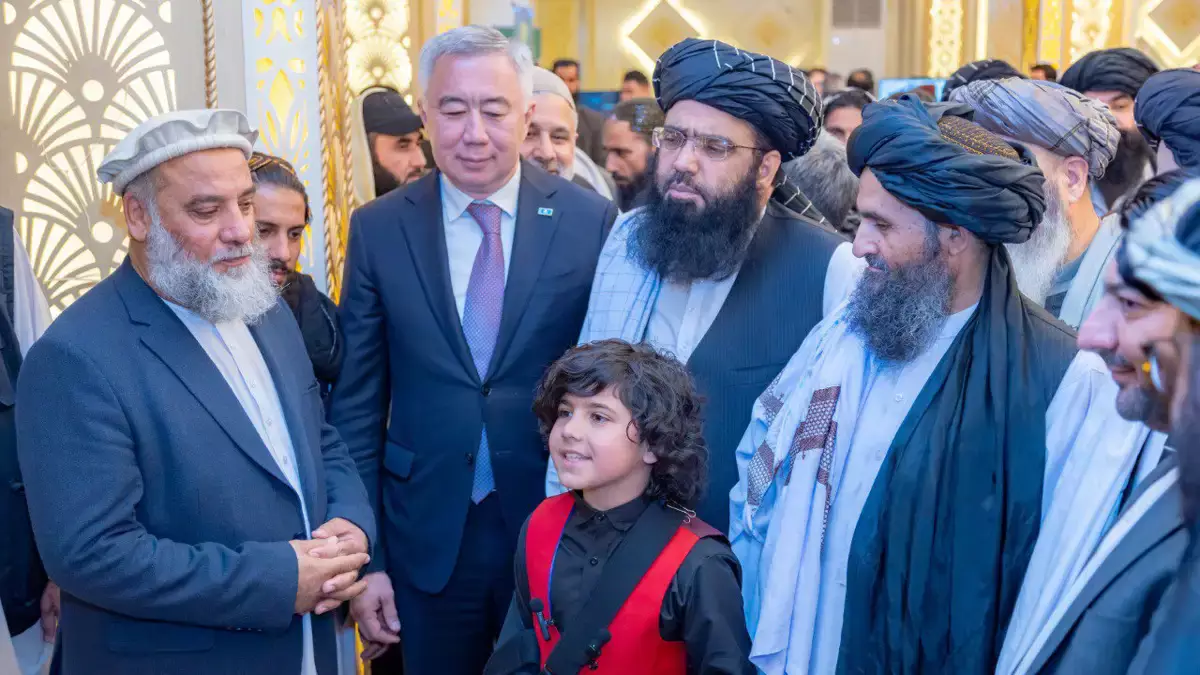 Казахстанцы обиделись на премьер-министра за то, что он пригласил афганских детей отдыхать в Казахстан