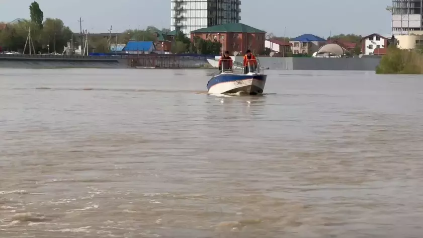 Продолжает увеличиваться уровень воды в реке Жайык в Атырау