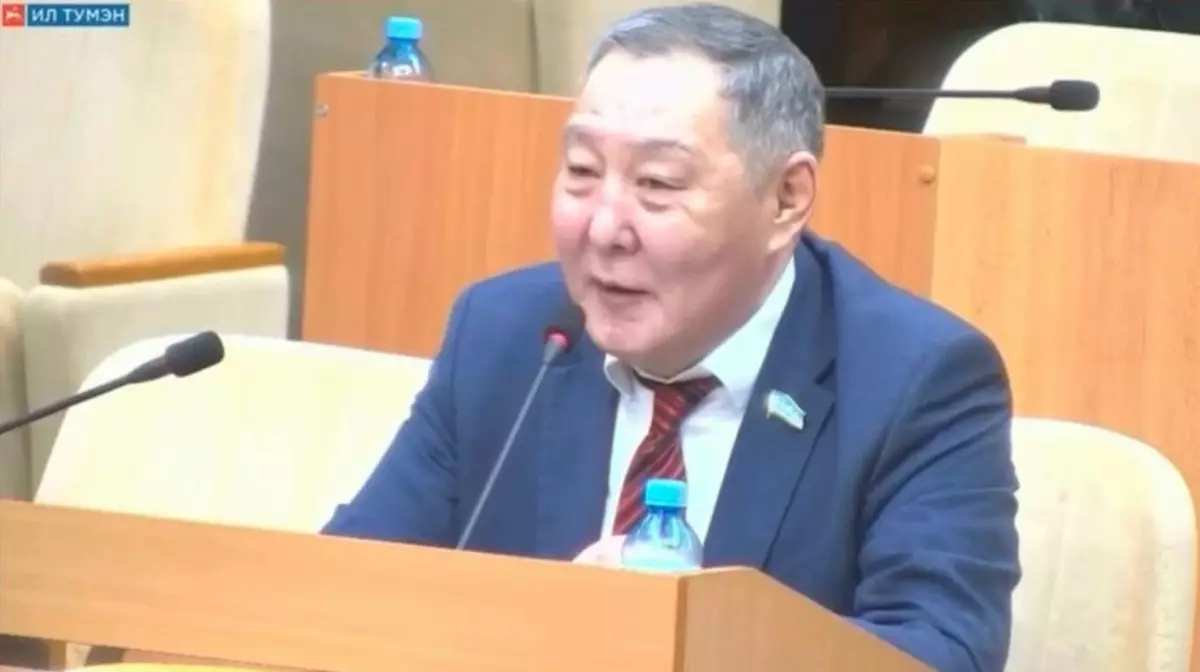 Депутат якутского парламента пожаловался, что в ресторанах запрещают курить