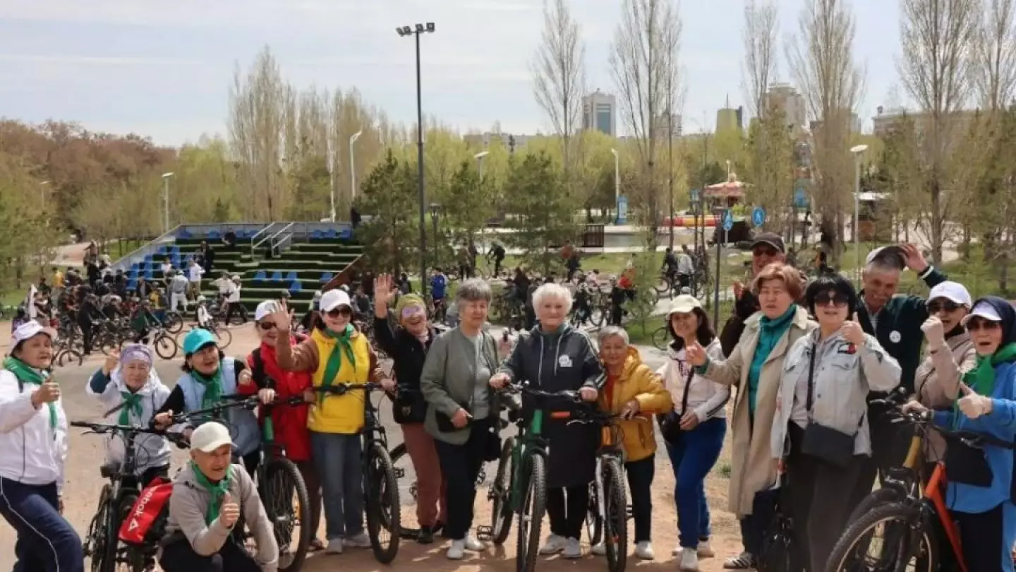 Столичные пенсионеры открыли велосезон