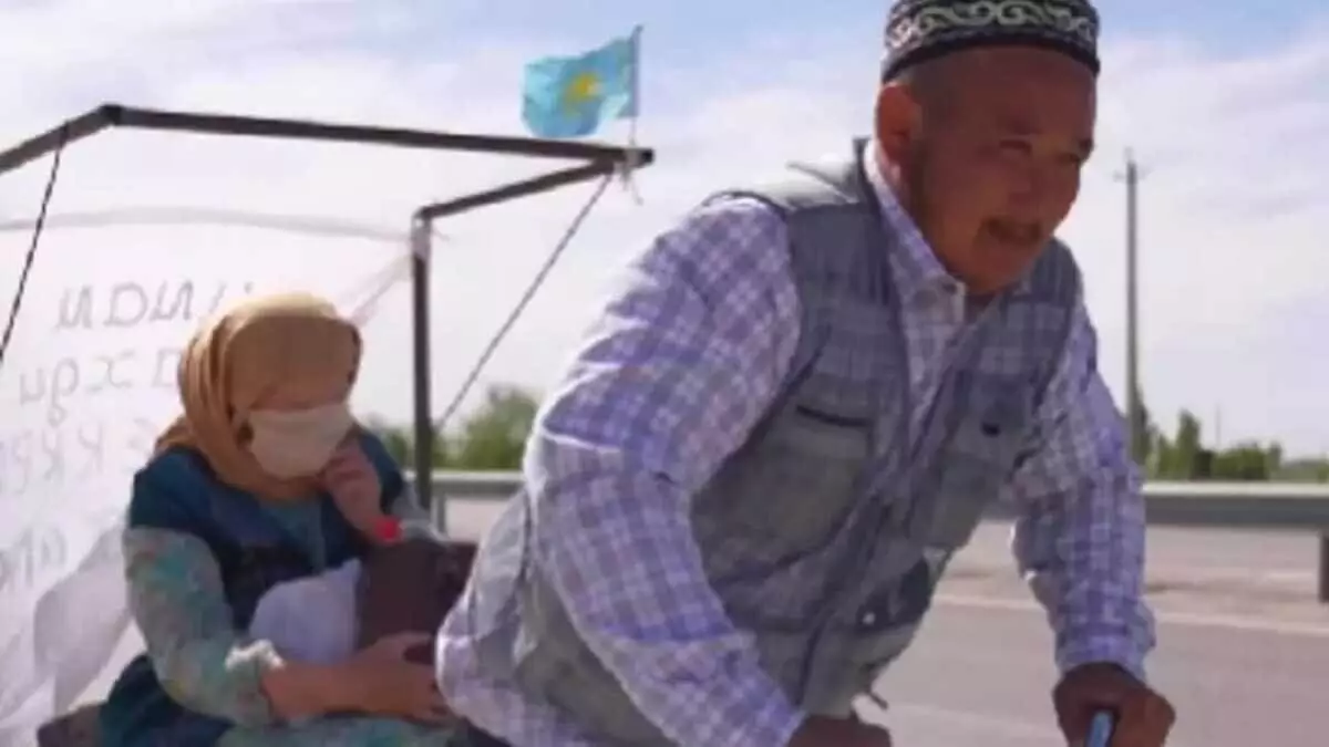 «Алладан аян келген»: Түркістан тұрғыны әпкесімен бірге Меккеге велосипедпен аттанды (ВИДЕО)