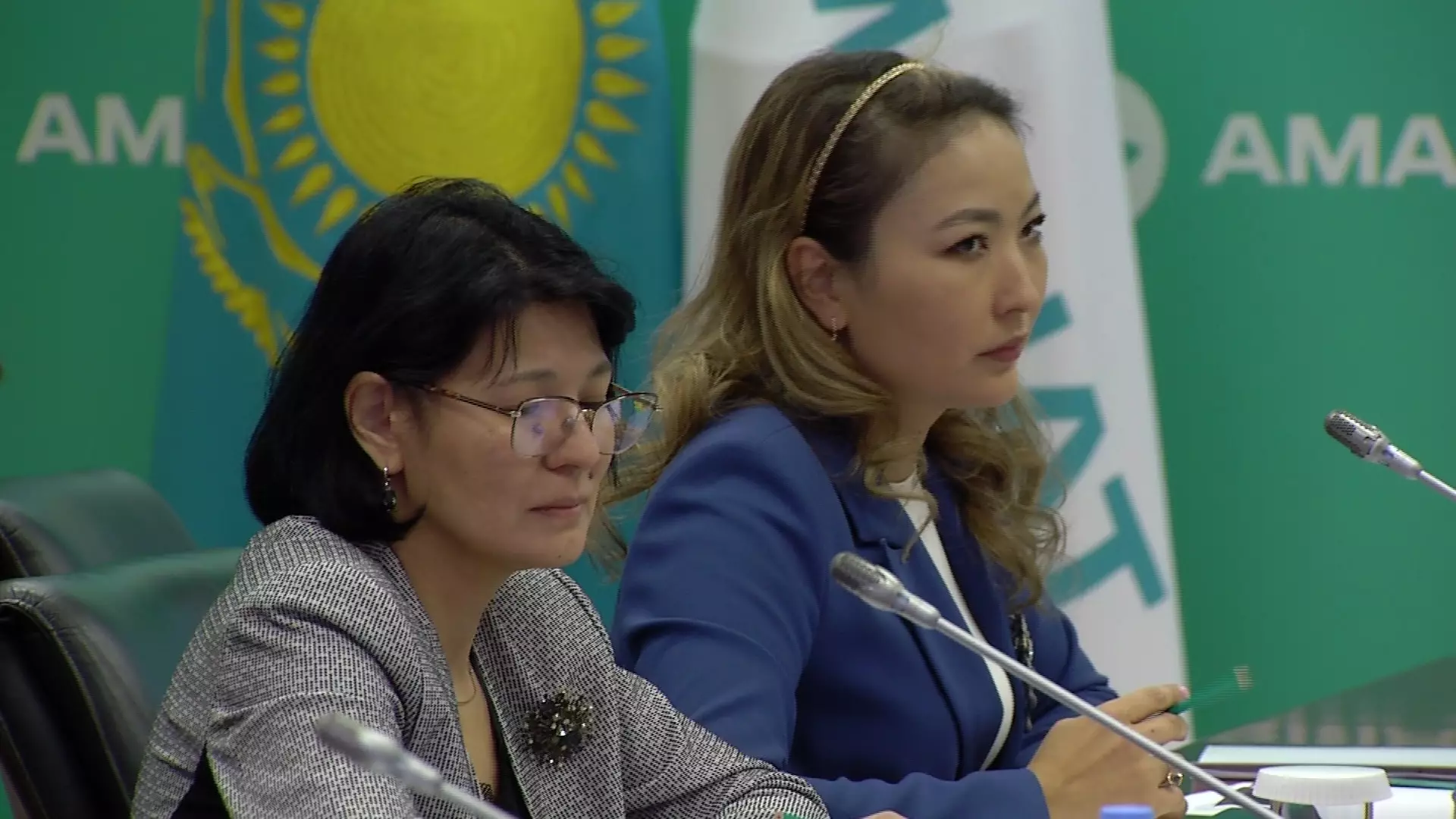 Казахстанским артистам запретят петь под фонограмму
