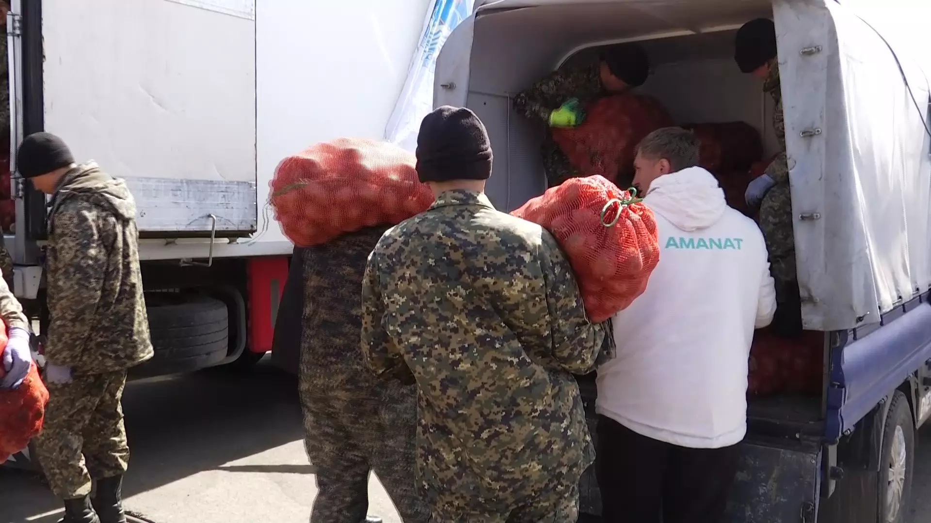 40 тонн гуманитарной помощи привезли для пострадавших от паводка североказахстанцев из Жетысу