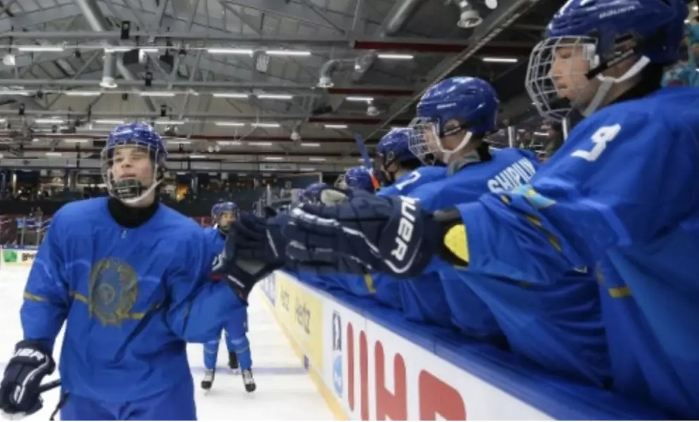 Казахстанцы завоевали первую победу на чемпионате мира по хоккею в Финляндии