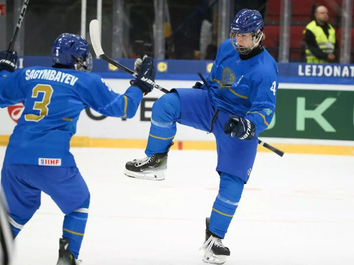 Казахстанские хоккеисты одержали историческую победу на Чемпионате мира