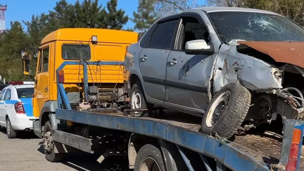 Автопробег с поврежденными в ДТП авто прошел в Усть-Каменогорске